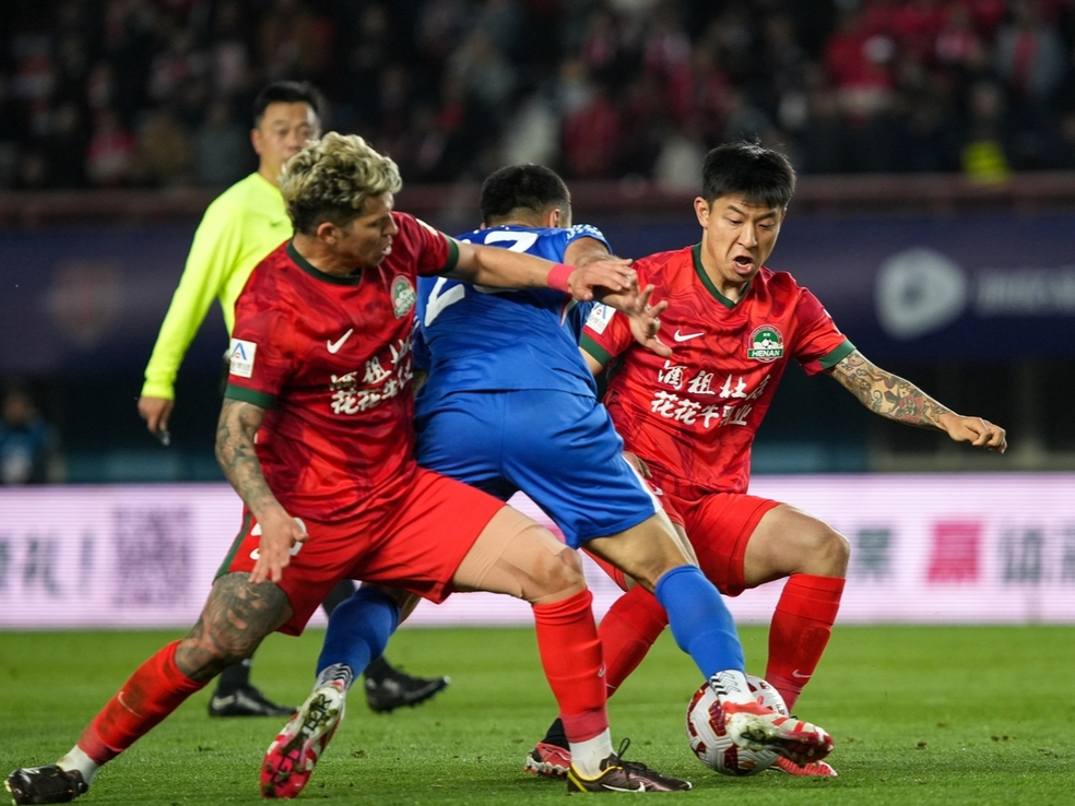 包含国脚集体脱引：世界杯外围赛已报名远征战忧心重重的词条