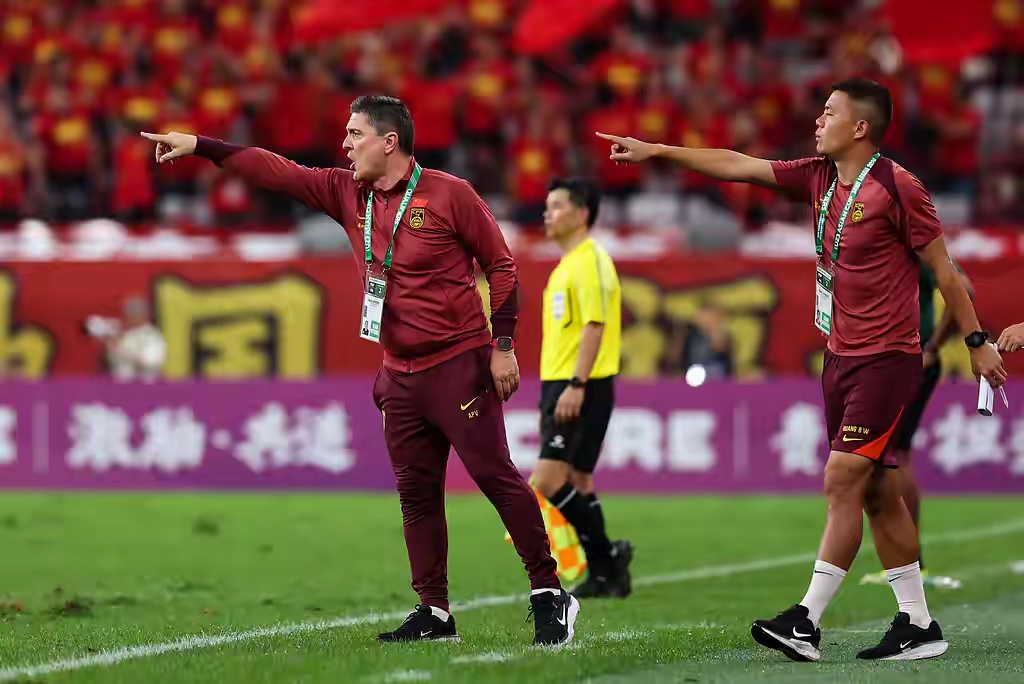 线上娱乐-国足备战备受关注,球队决心为荣誉而战的是谁